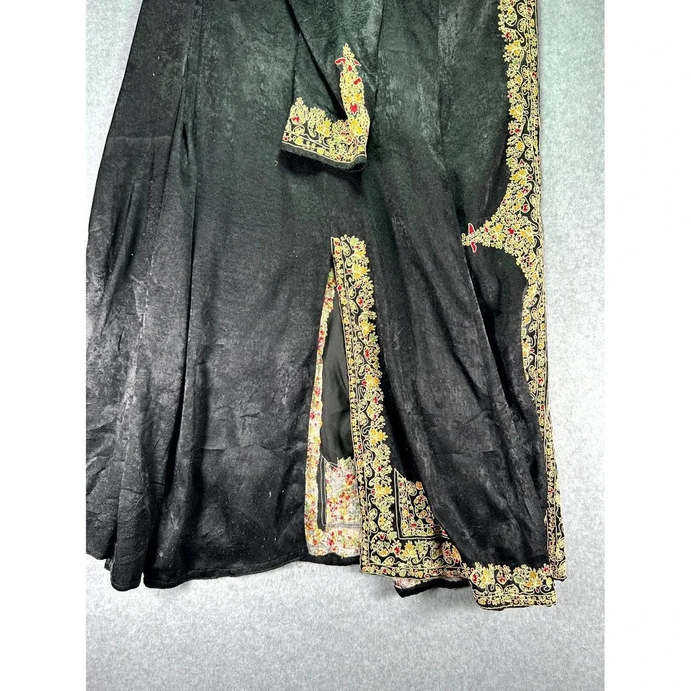Vintage Womens Gown Black Velvet Embroidered Floral Stretch Round Neck Pullover